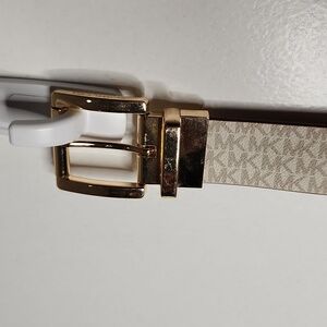 NWT MICHAEL KORS Leather Cream/Gold Twist Reversible  belt Gorgeous!